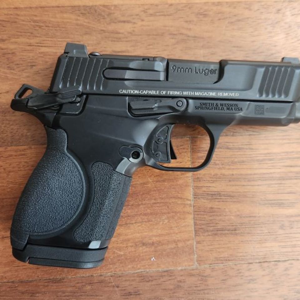 Image 4 - LNIB S&W CSX E-series w/ green