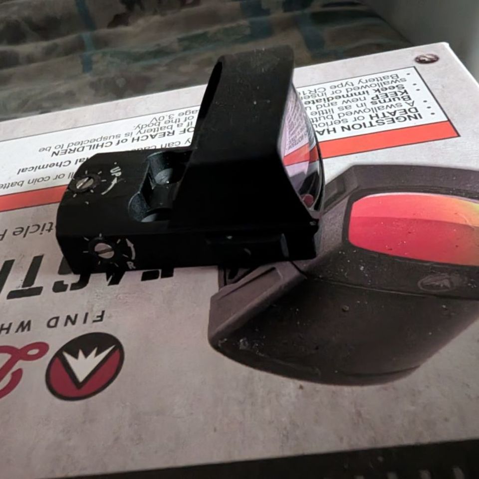 Image 2 - Burris fast fire V4 with box. 