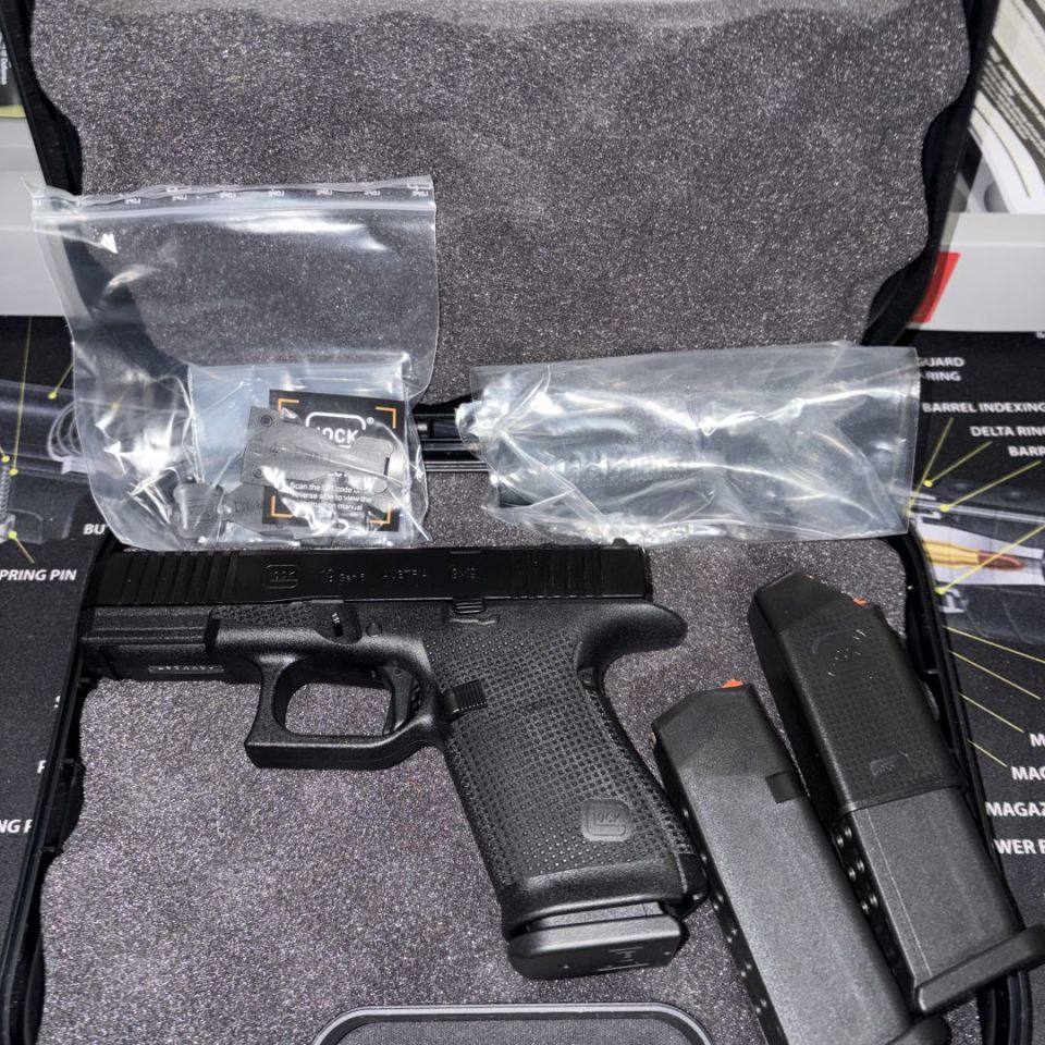 Image 2 - NIB Glock 19 Gen6 /3 15rd mags