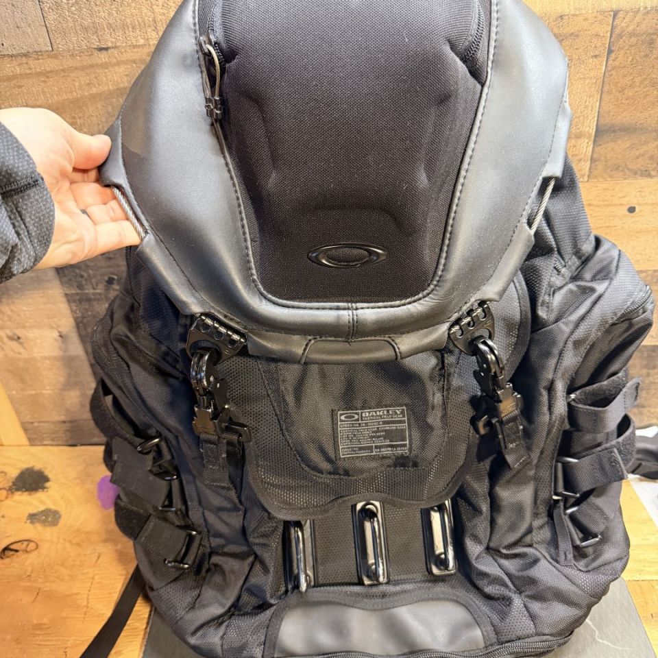 Image 1 - Oakley Kitchen Sink Pack