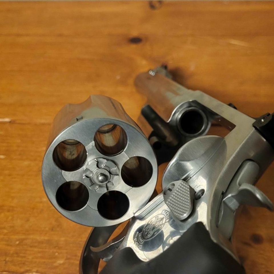 Image 3 - Smith and Wesson 500 Magnum 6" with holster