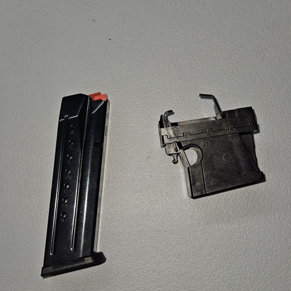 Image 1 - Ruger sr9 17rd mag and pc adap