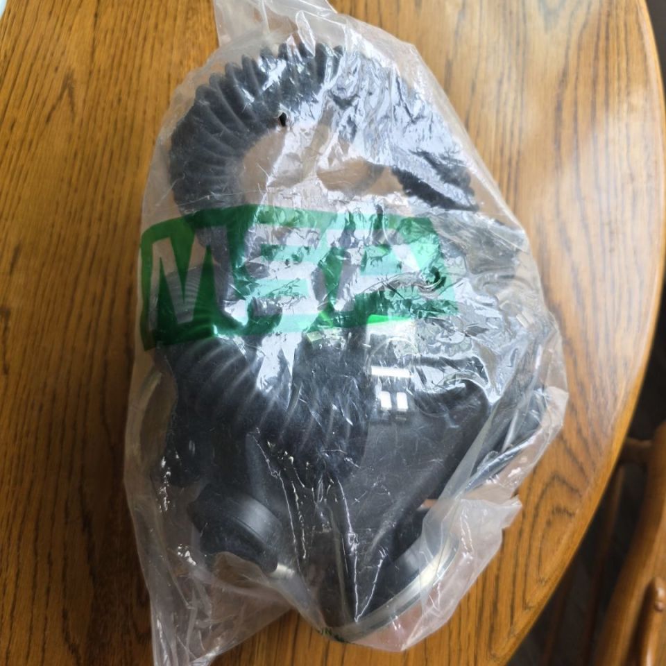 Image 3 - MSA Gas Mask