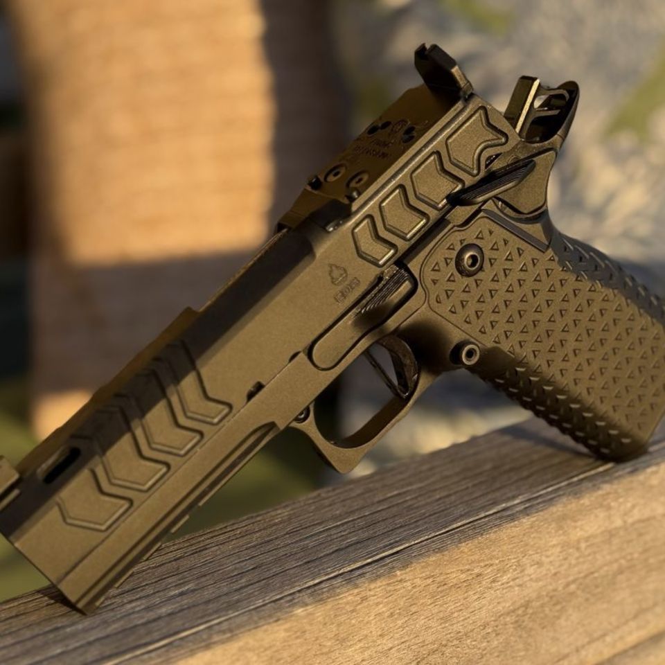 Image 3 - Atlas Eos 4.25" - 3 mags & bag