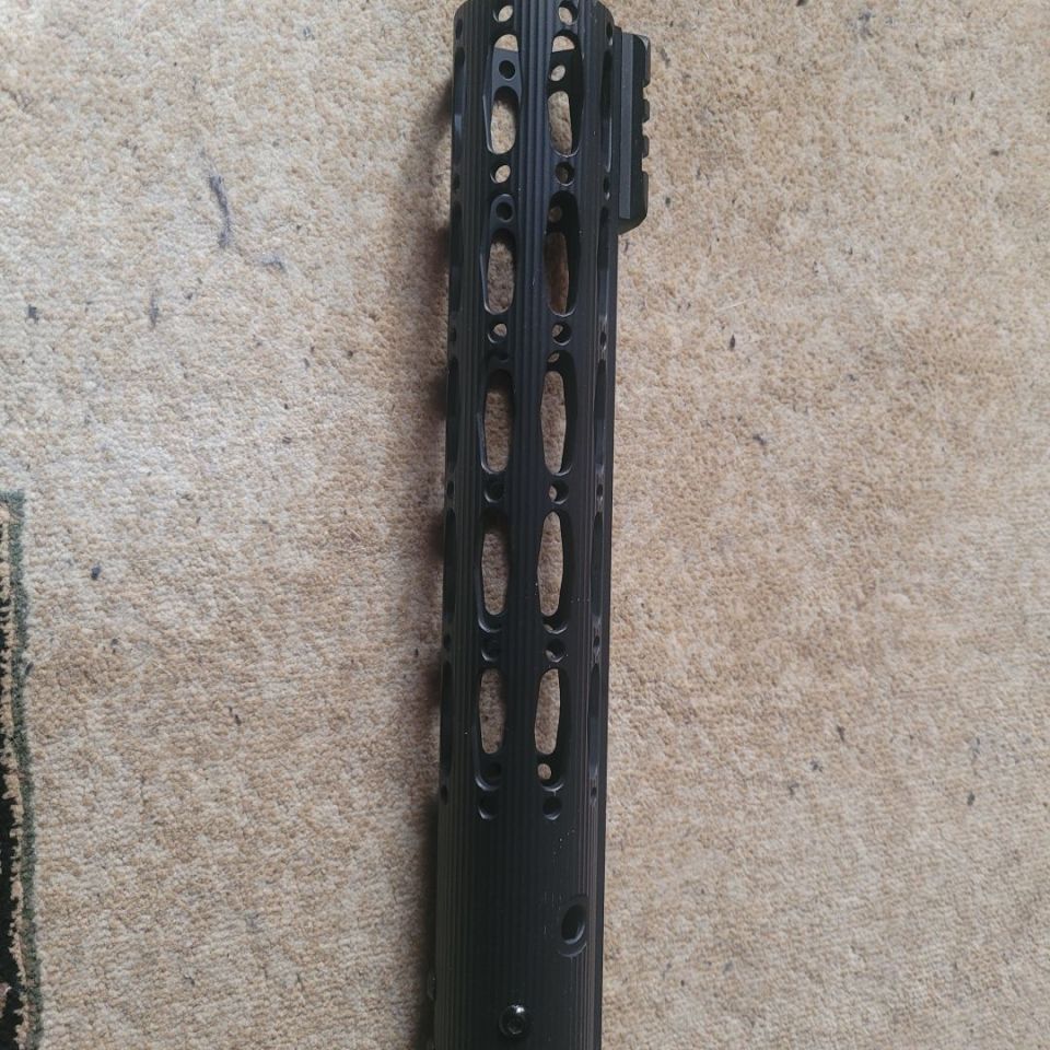 Image 3 - AR handgaurd 13"