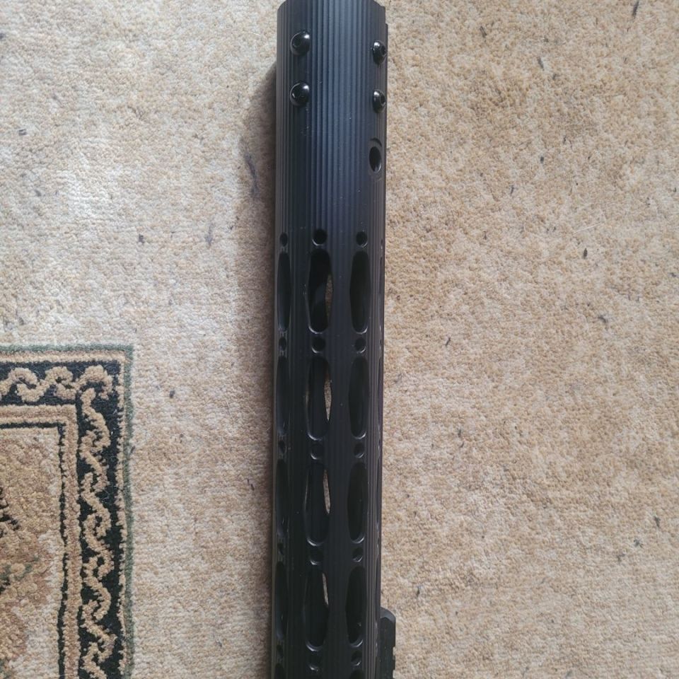 Image 2 - AR handgaurd 13"