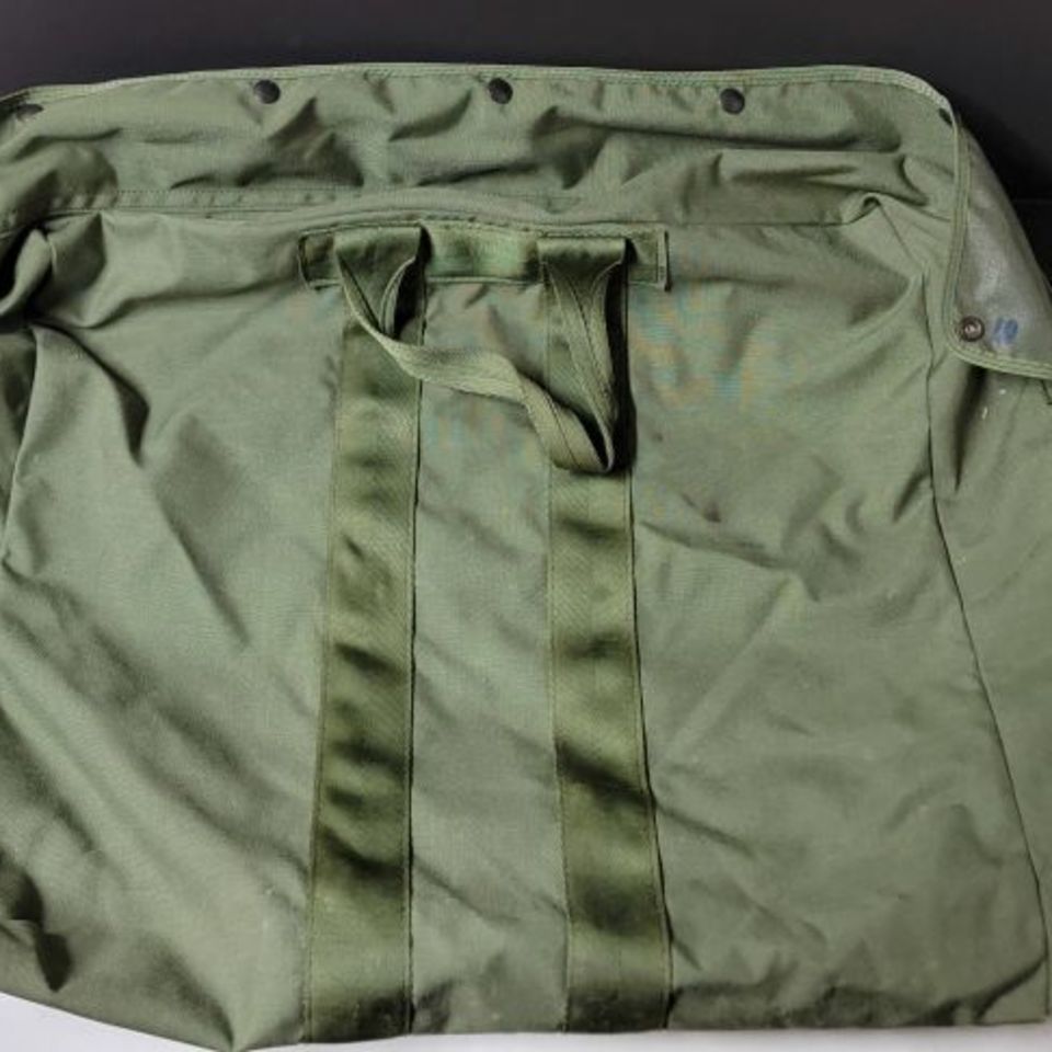 Image 3 - Flyer's Kit Bag Great Cond