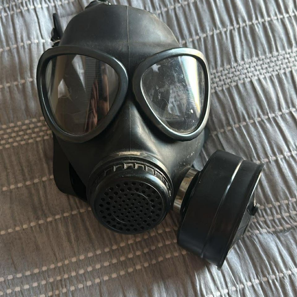 Image 1 - Gas mask 