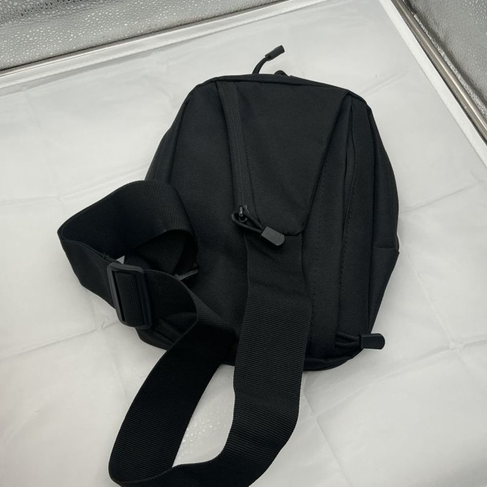 Image 2 - Green Cove Chest Bag
