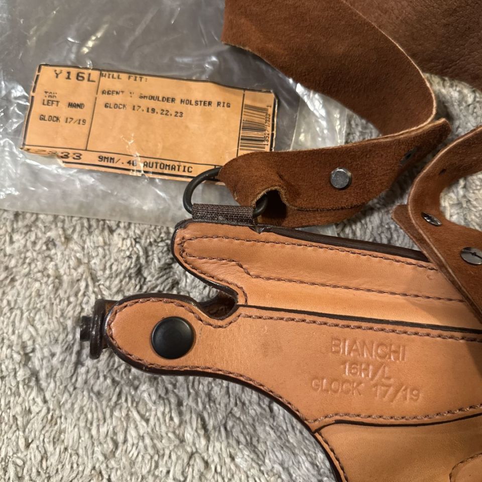 Image 2 - Left hand Glock 17/19 shoulder