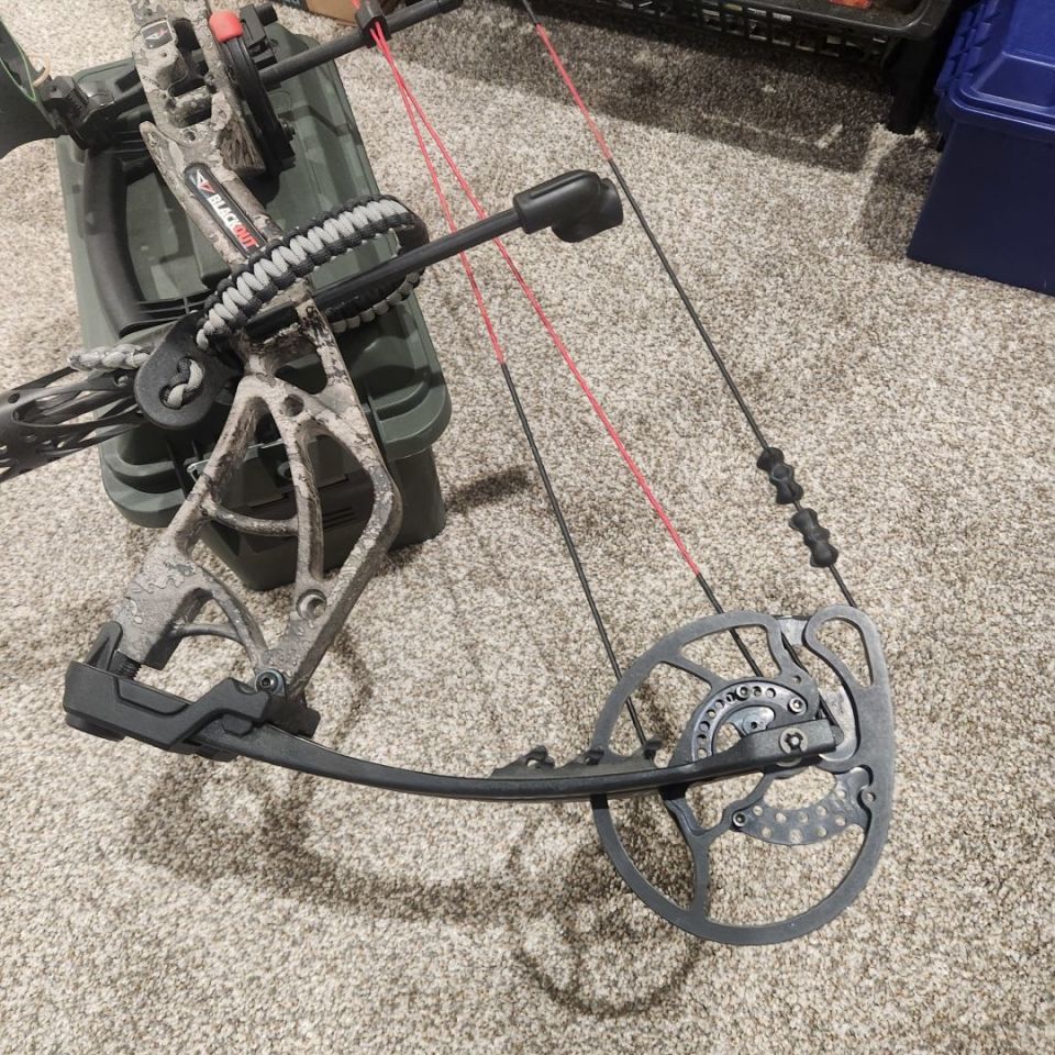 Image 5 - Bear archery blackout pursuit 