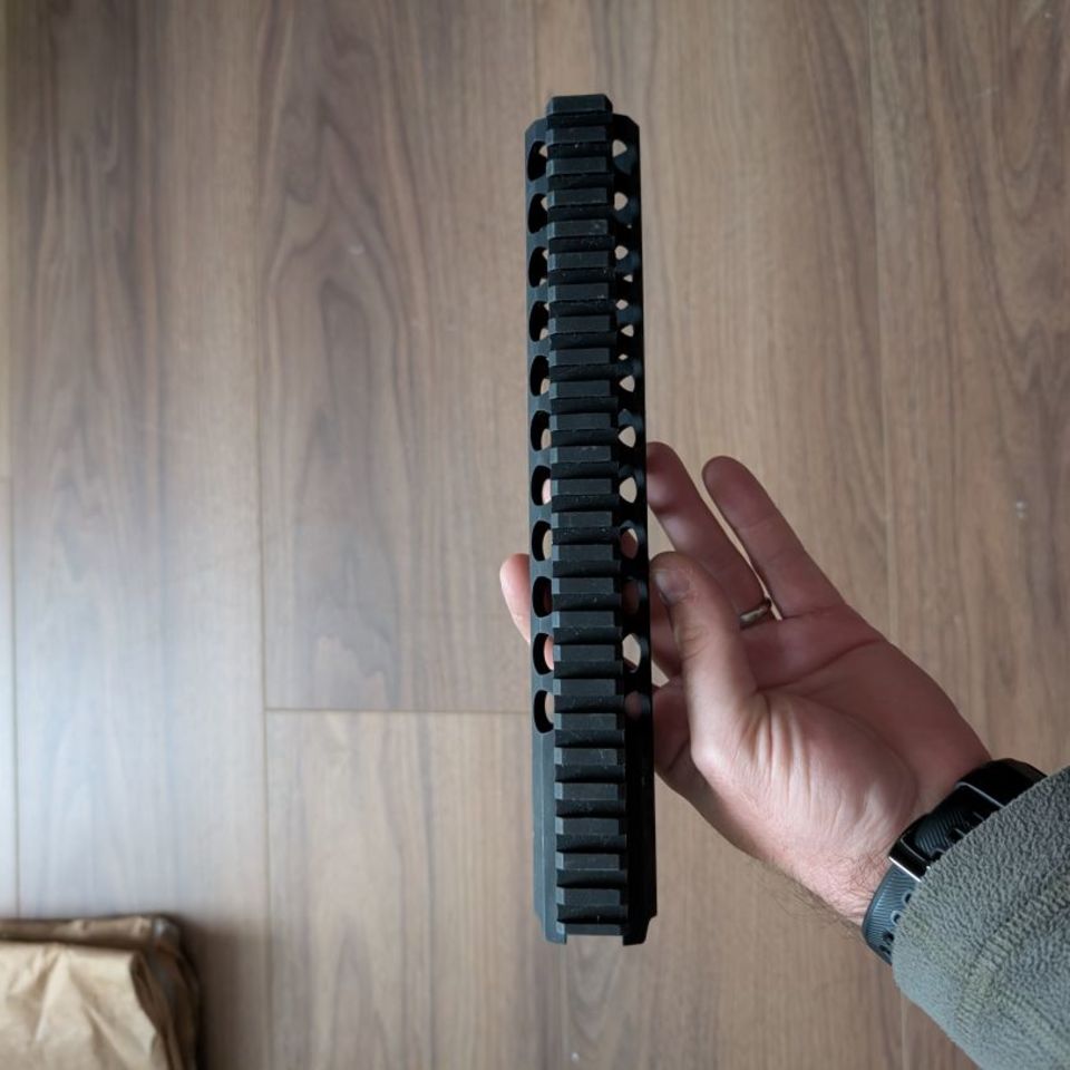 Image 2 - Radical Firearms Gen3 10" Rail