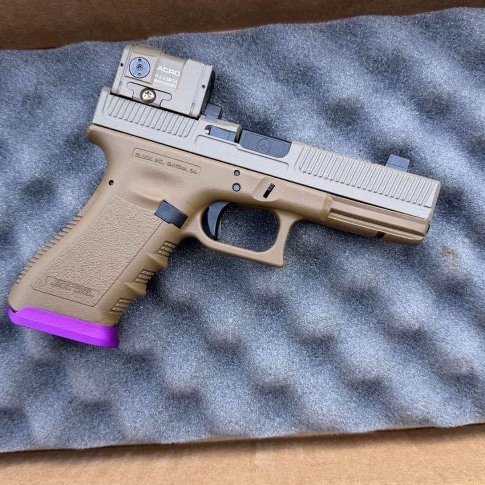 Image 3 - Congo Glock comped 