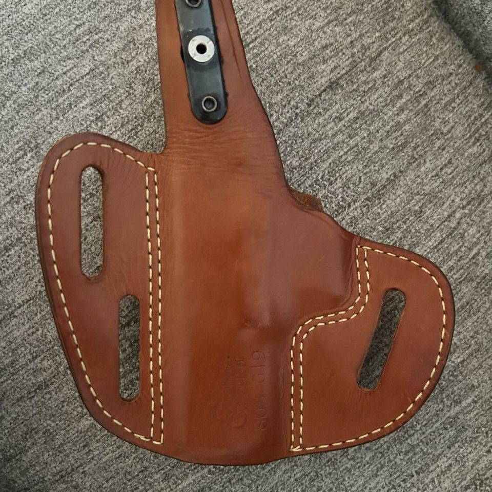 Image 2 - G19 Gould & Goodrich Holster