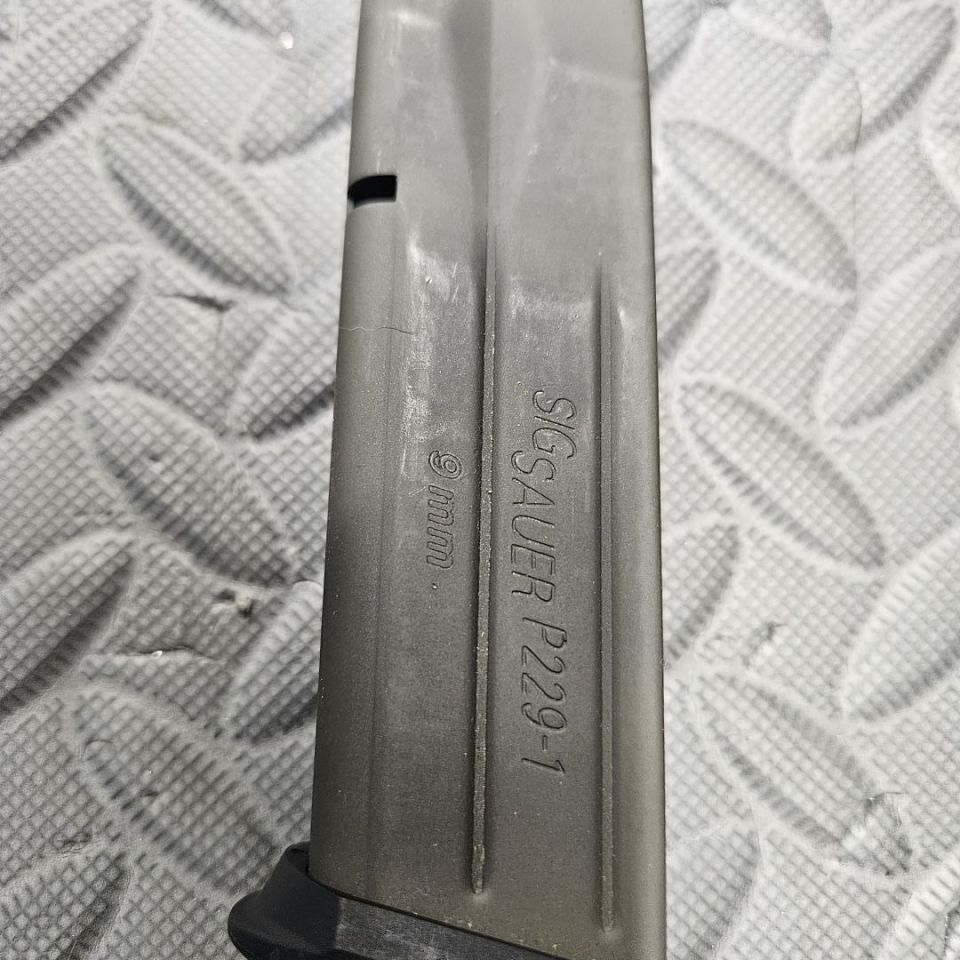 Image 1 - Sig P229 magazine 9mm