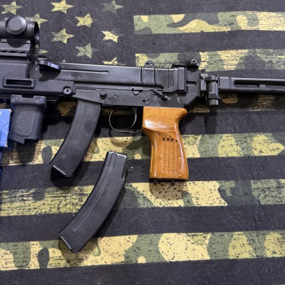 Image 1 - Decked out VZ61