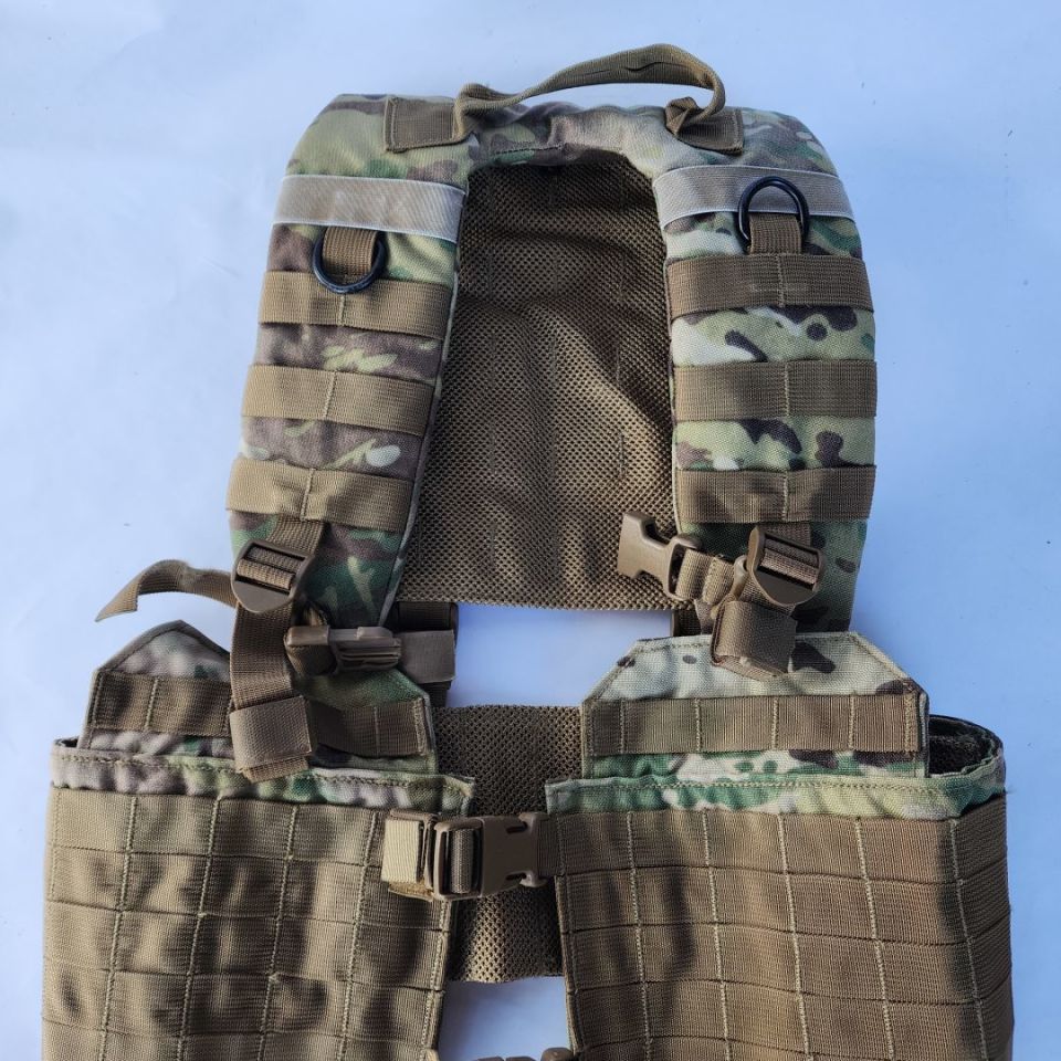 Image 5 - Defensor Fortis Load Carrying System H-gear Mav Tactical vest. No damage, tears/broken or missing pieces etc. Might have light fading or signs of previous usage.