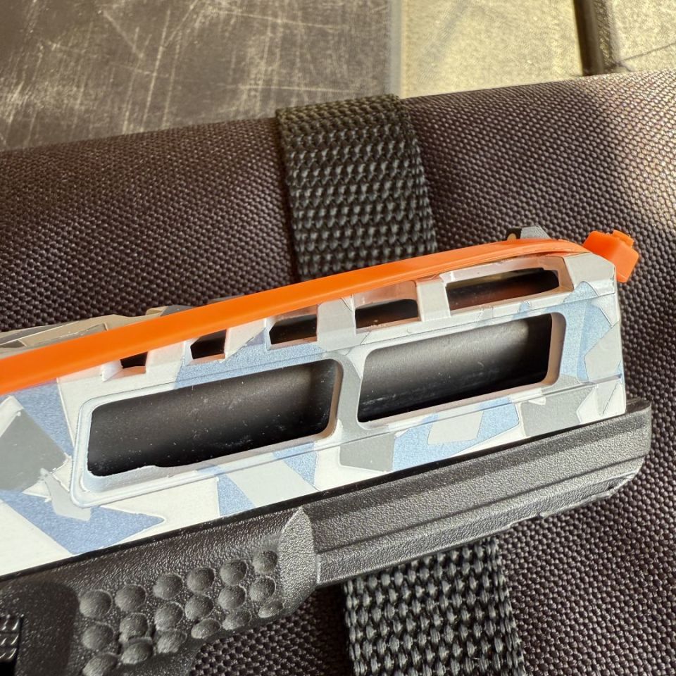 Image 3 - Glock 17 Arctic Camo Stippled