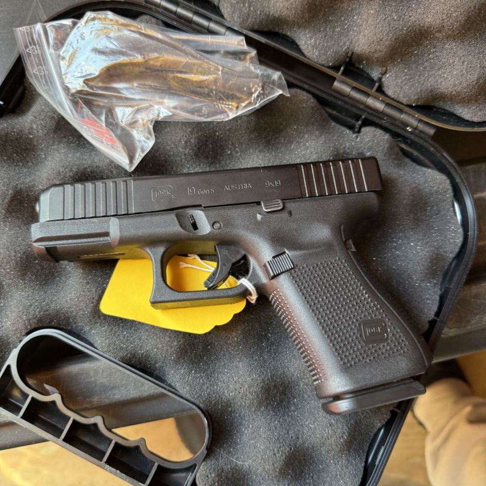 Image 1 - Glock 19 Gen 5 MOS Optics Read