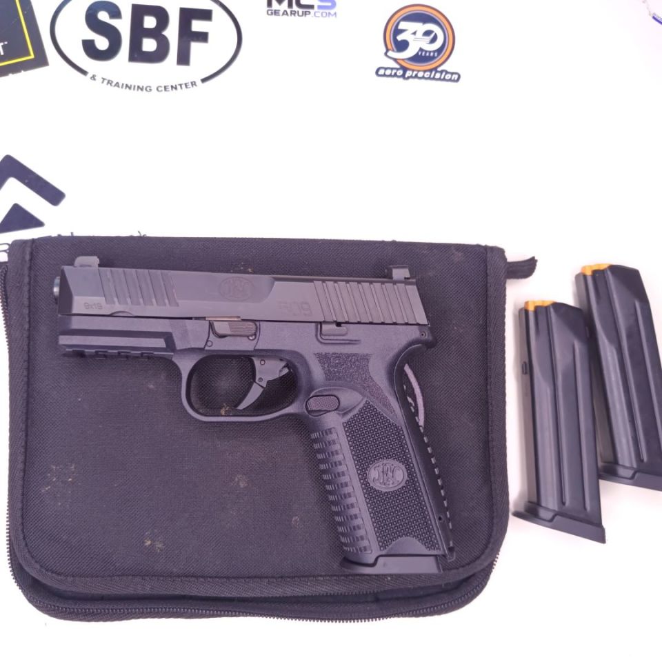 Image 2 - full size FN509 17rnd 3 mags