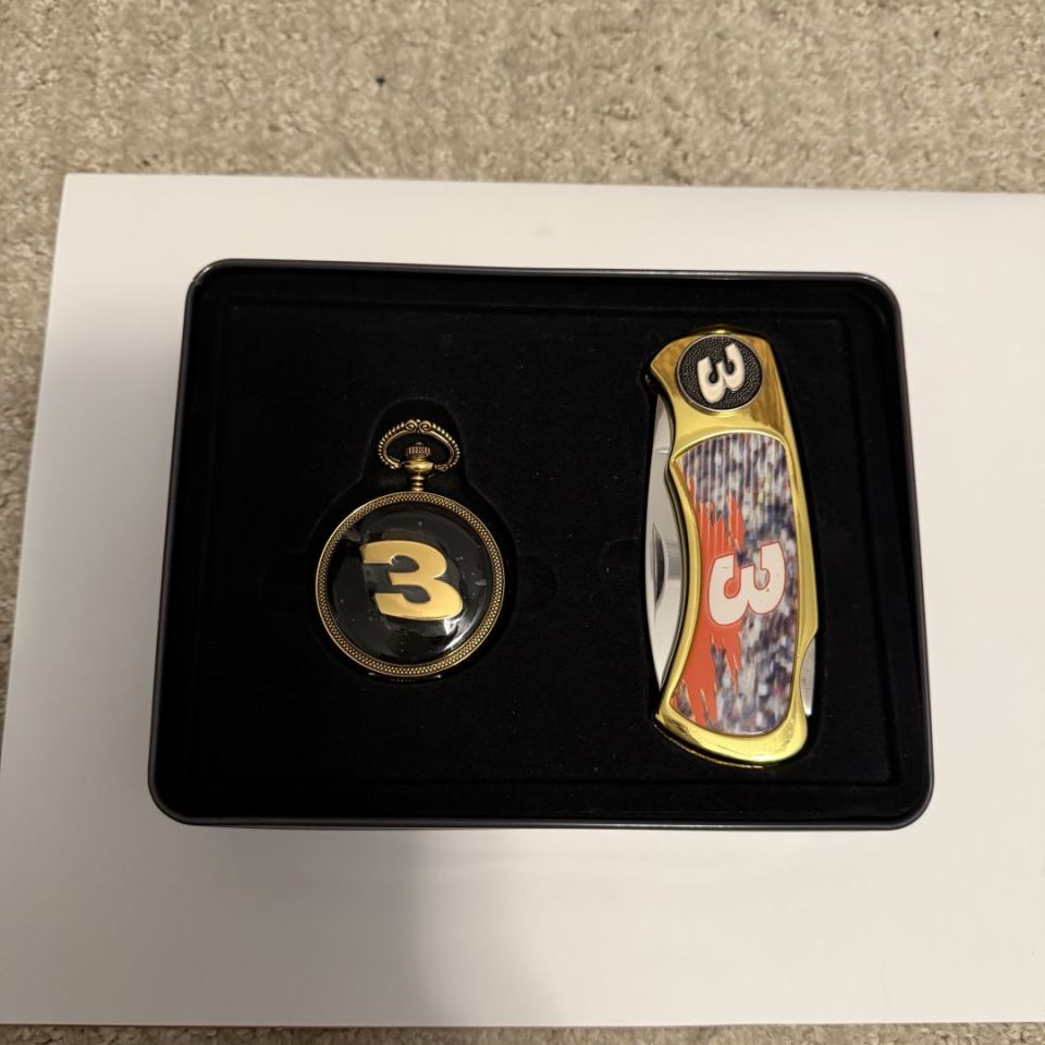 Image 2 - Dale Sr watch/knive set