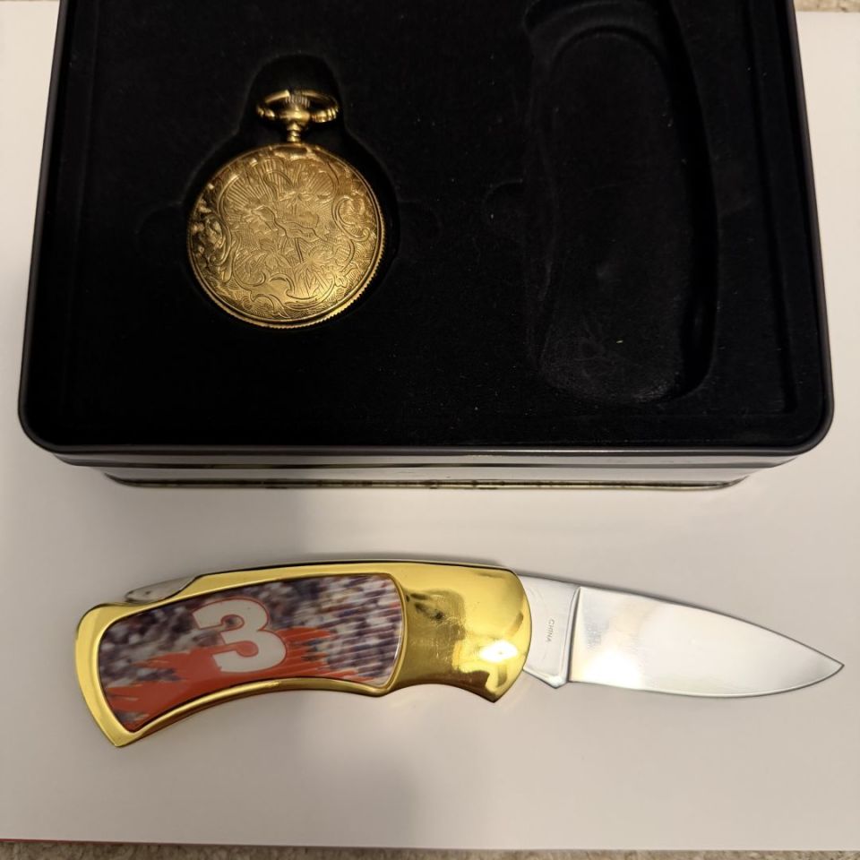 Image 5 - Dale Sr watch/knive set