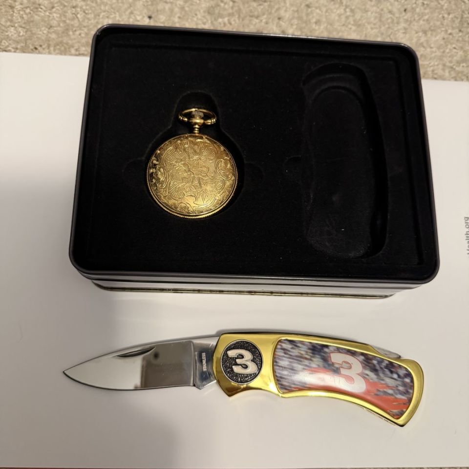 Image 4 - Dale Sr watch/knive set