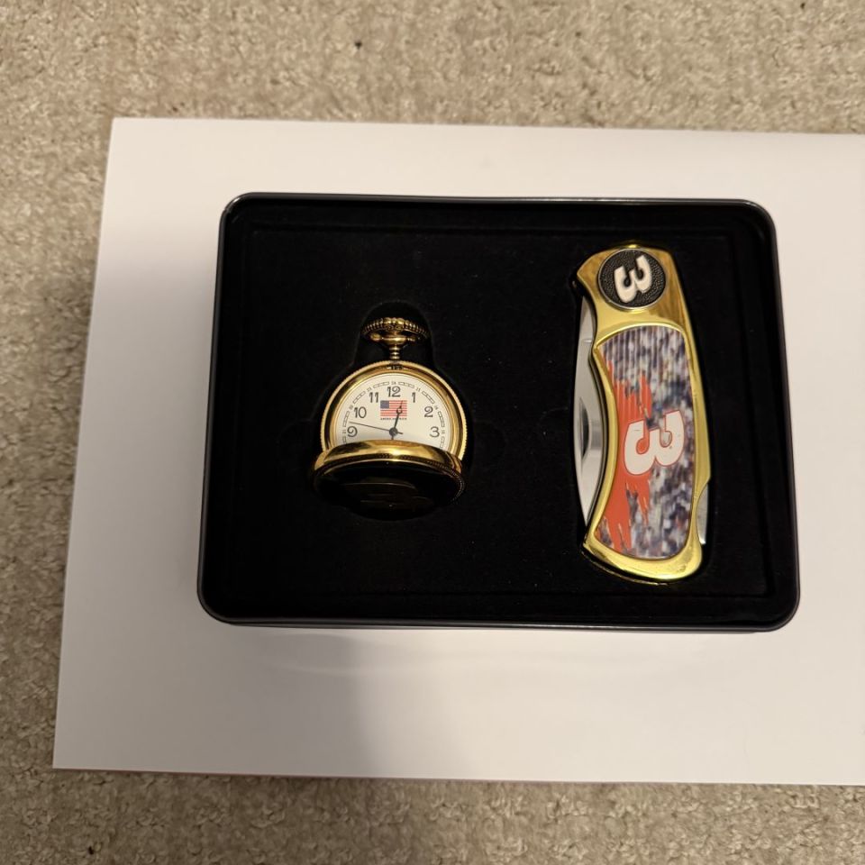 Image 3 - Dale Sr watch/knive set