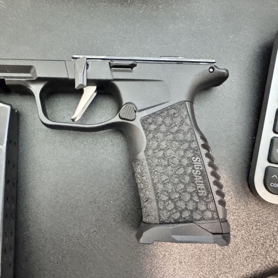 Image 2 - P365 Fuse Grip W/ Radian Parts