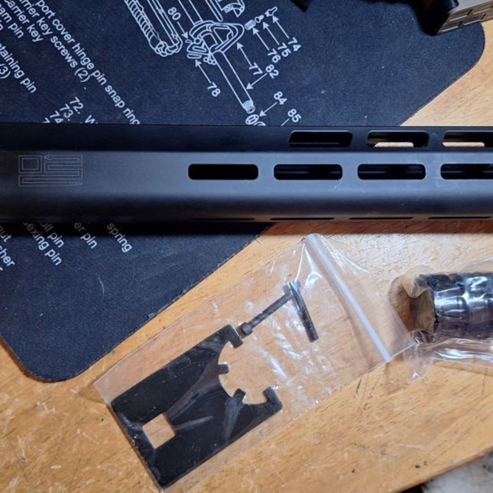 Image 1 - Original sig tread handguard