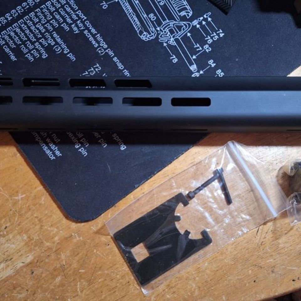 Image 2 - Original sig tread handguard