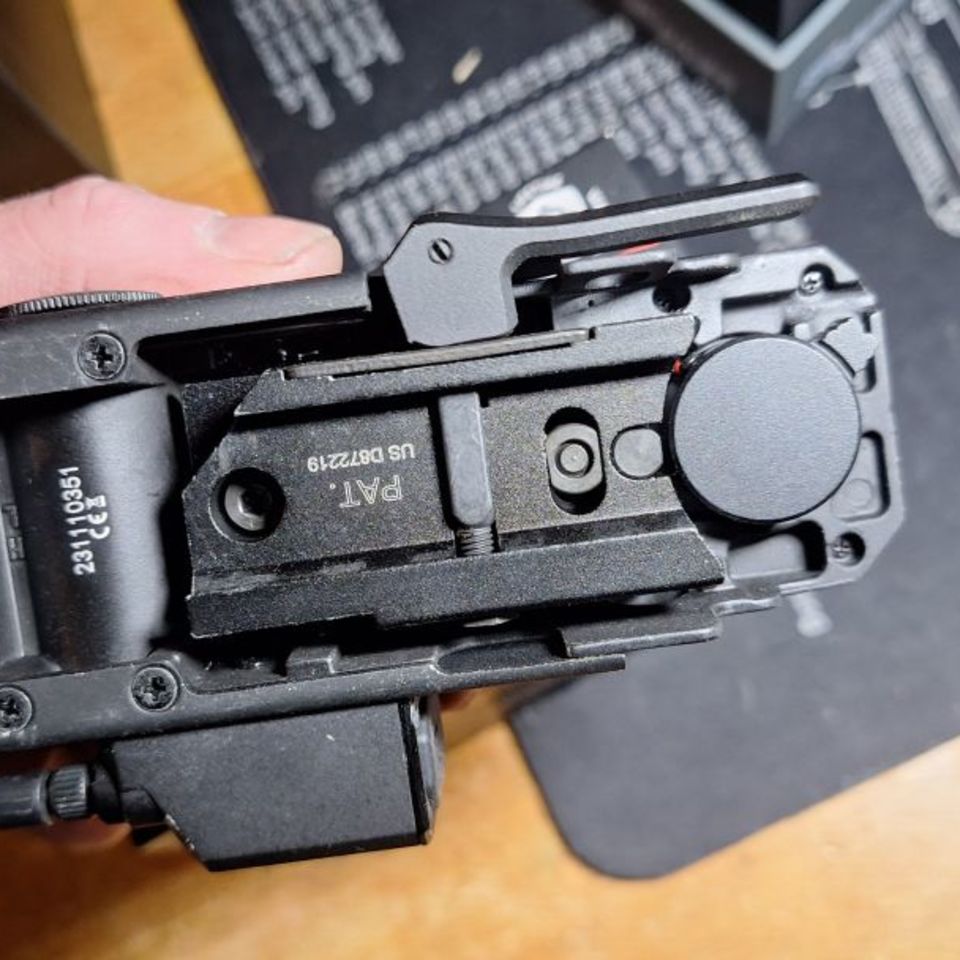 Image 4 - Sightmark duel color dot w/las