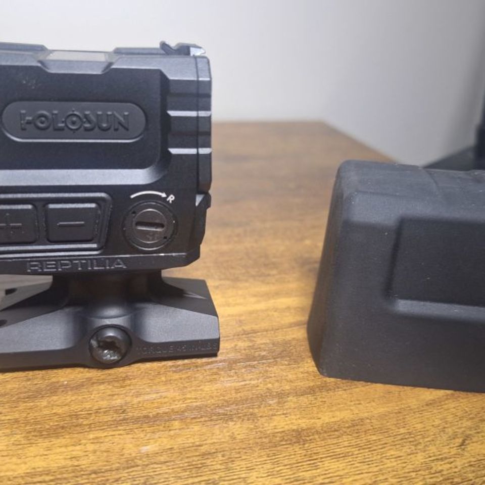 Image 4 - Holoson aems on reptilia mount