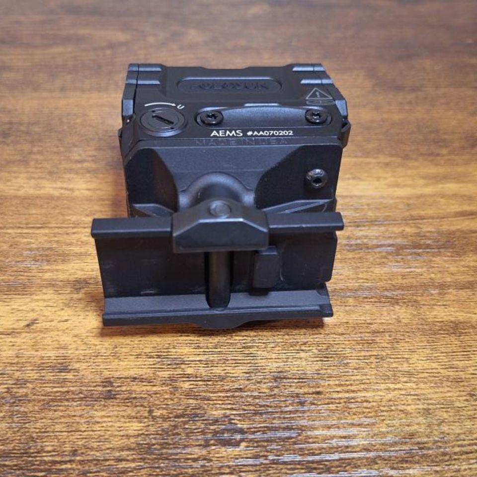 Image 3 - Holoson aems on reptilia mount