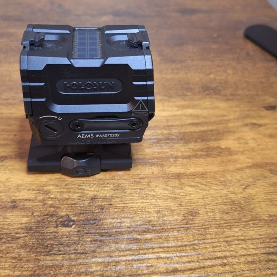 Image 1 - Holoson aems on reptilia mount