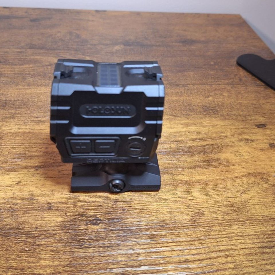 Image 2 - Holoson aems on reptilia mount