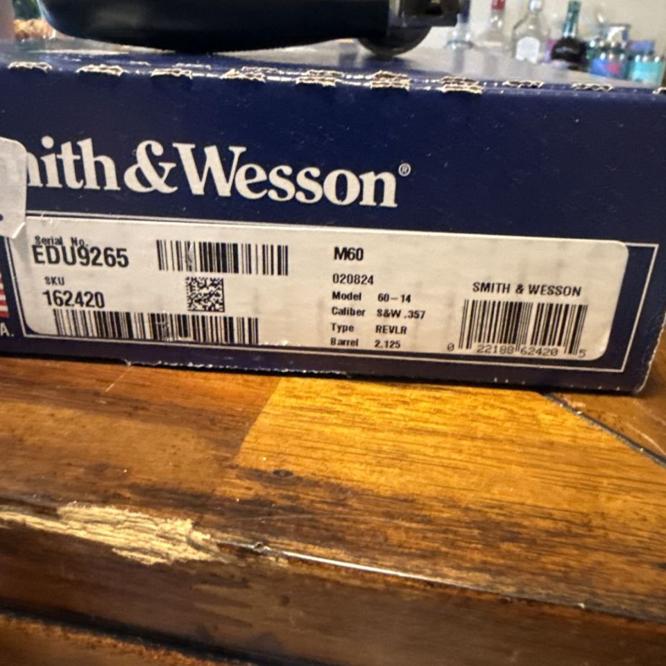 Image 3 - Smith and Wesson M60