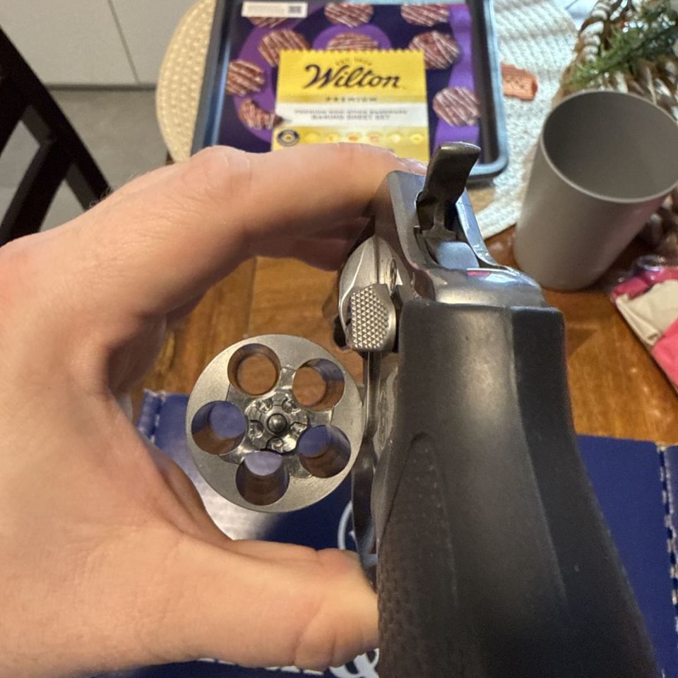 Image 2 - Smith and Wesson M60