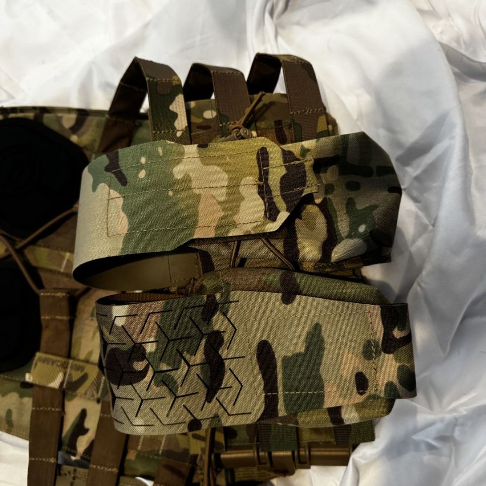 Image 5 - Crye AVS Lrg w extras, new OBO