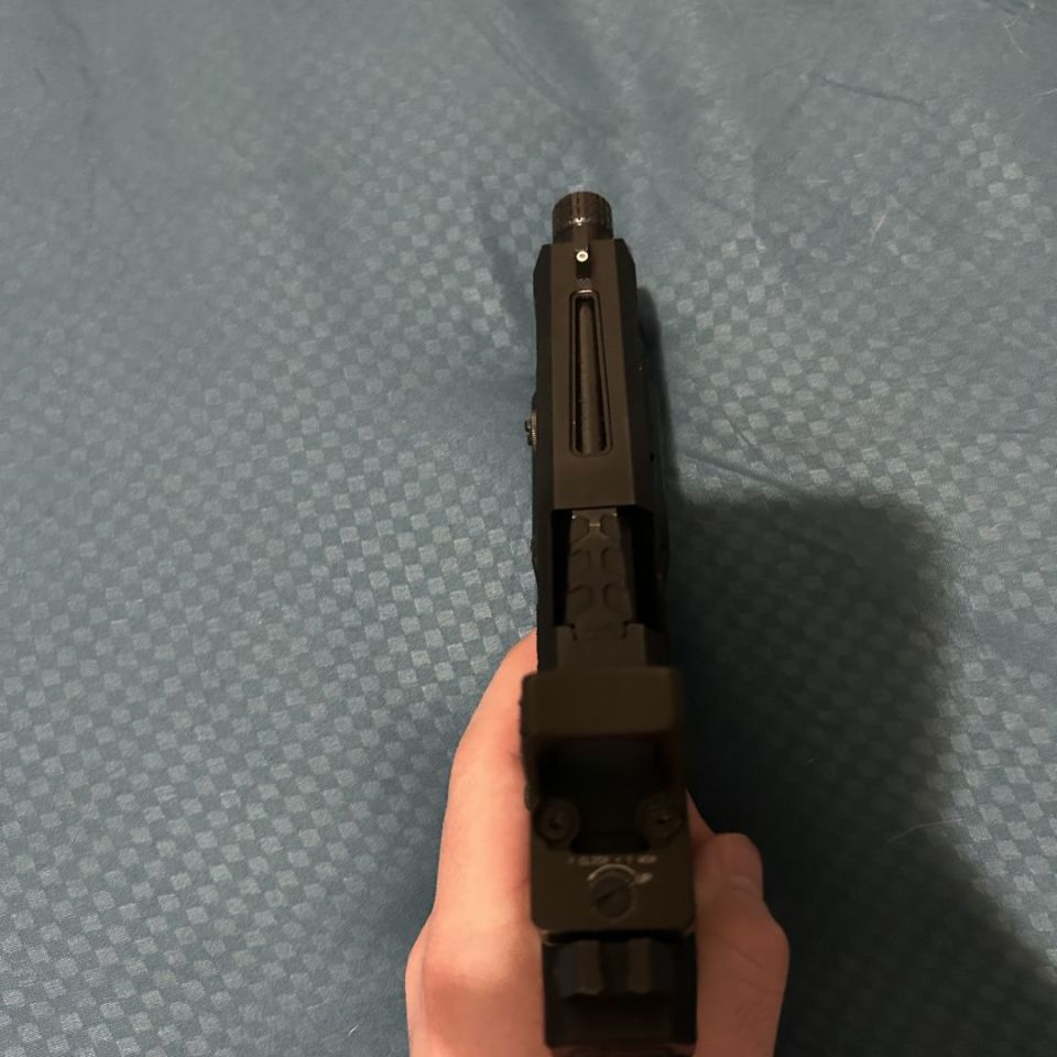 Image 3 - Gen 4 Glock 17 with holster