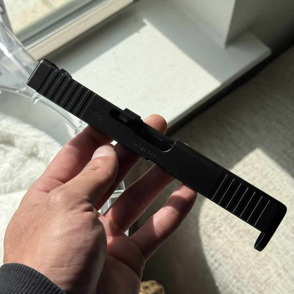 Image 2 - Stripped Glock 17.5 RMR mill 