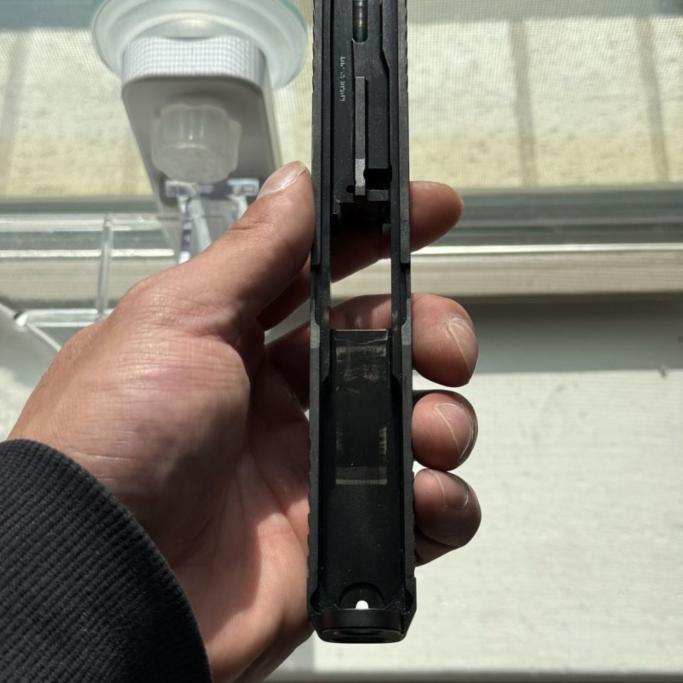 Image 4 - Stripped Glock 17.5 RMR mill 