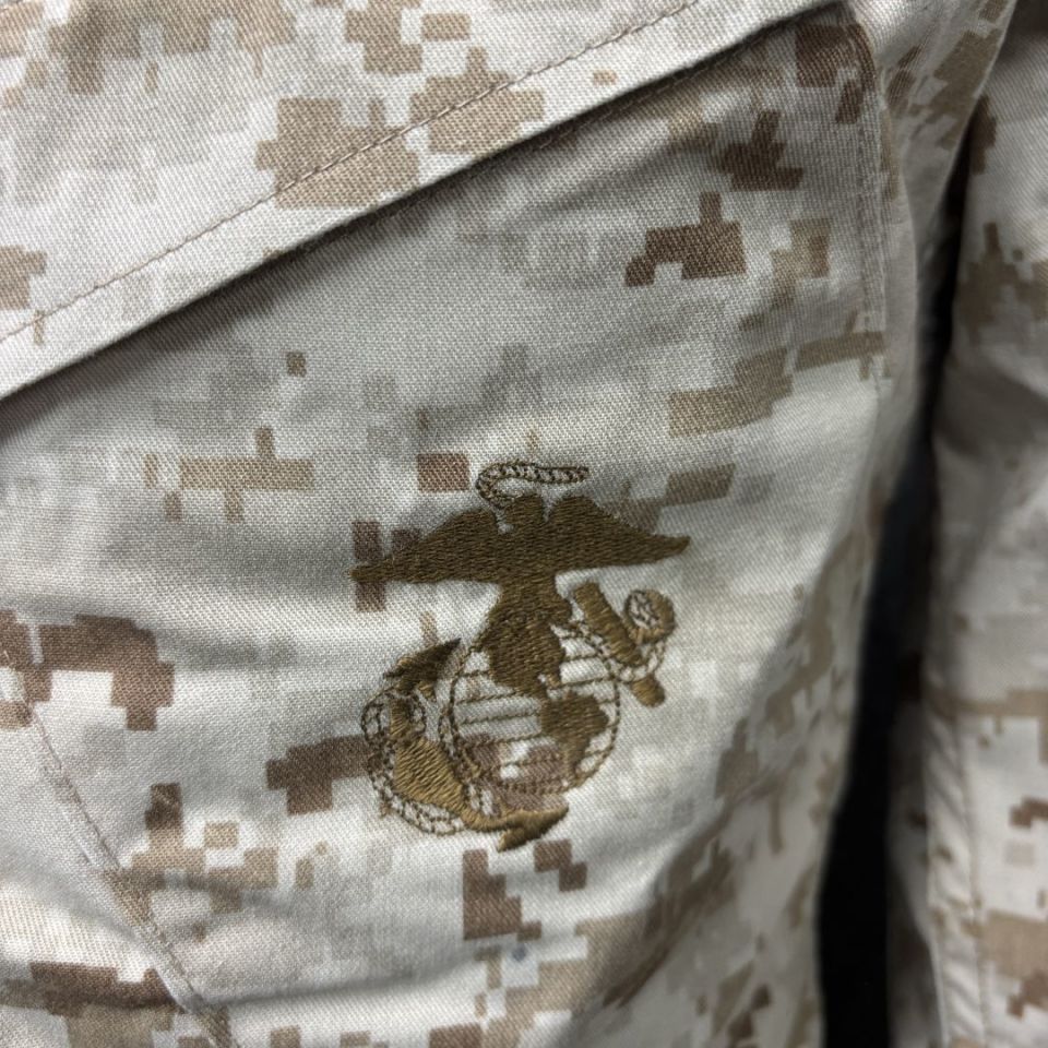 Image 2 - USMC desert FROG uniform set