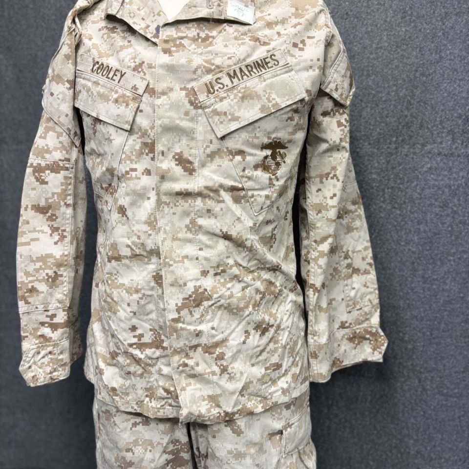 Image 1 - USMC desert FROG uniform set