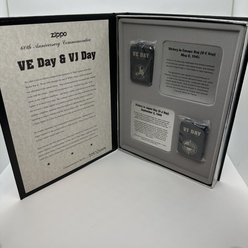 Image 1 - Limited Edition Zippo set 