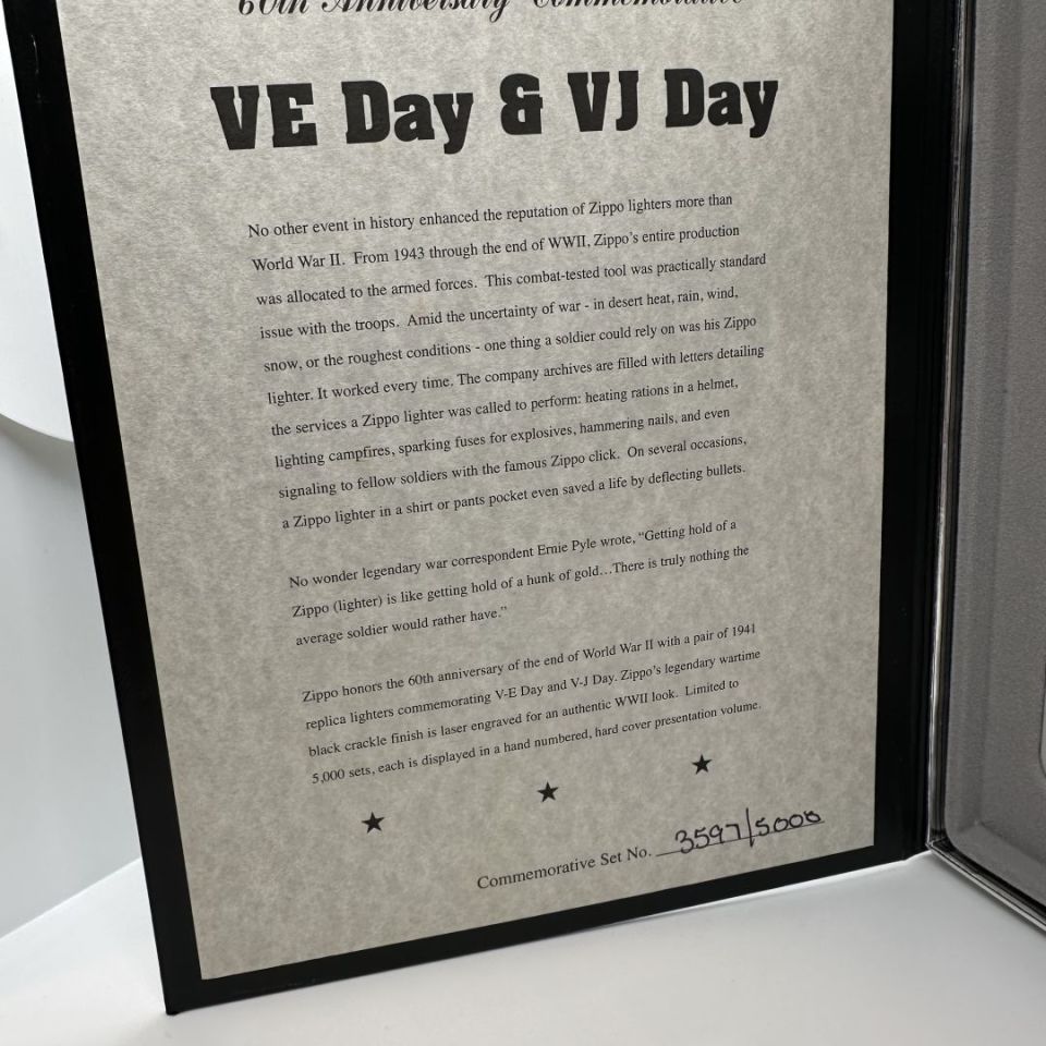 Image 2 - Limited Edition Zippo set 