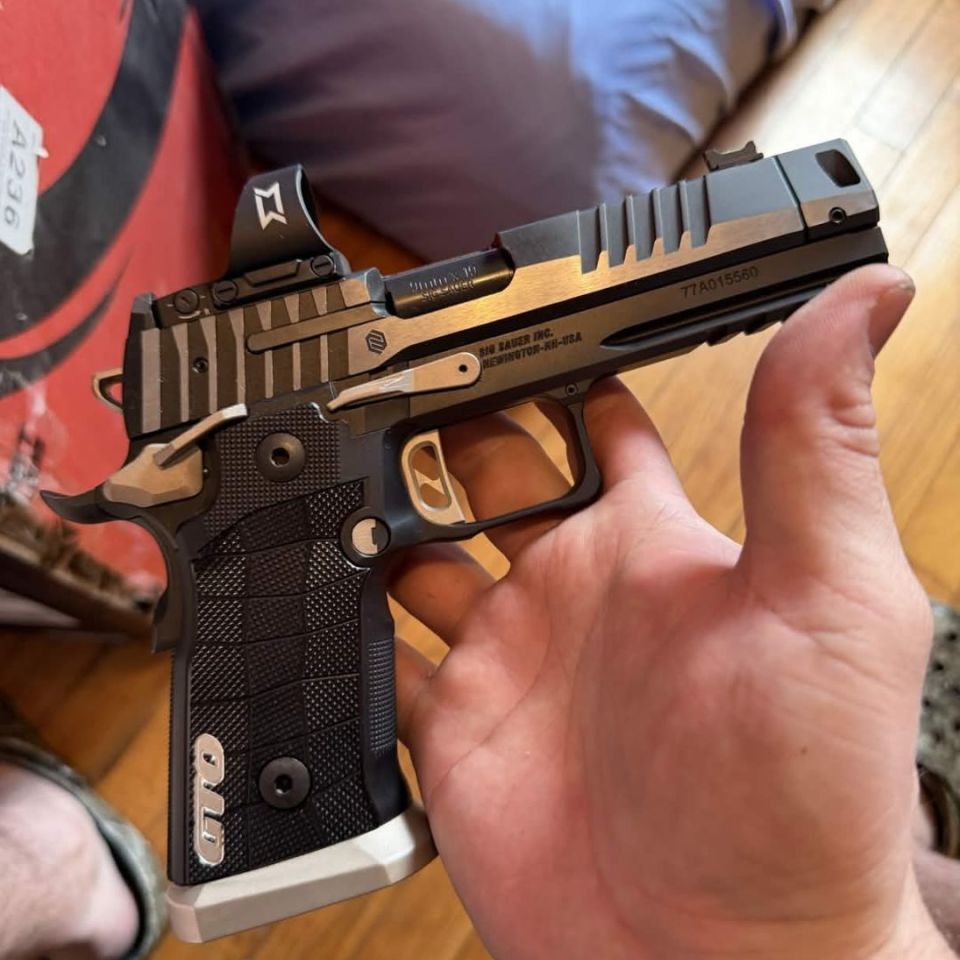 Image 3 - Sig P211 GTO Equinox