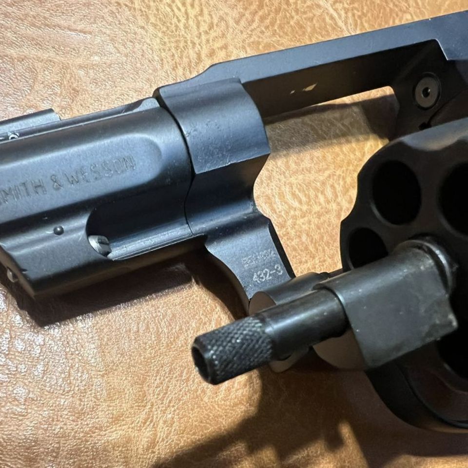 Image 4 - 432-3 .32 Mag J-Frame 6 Shots