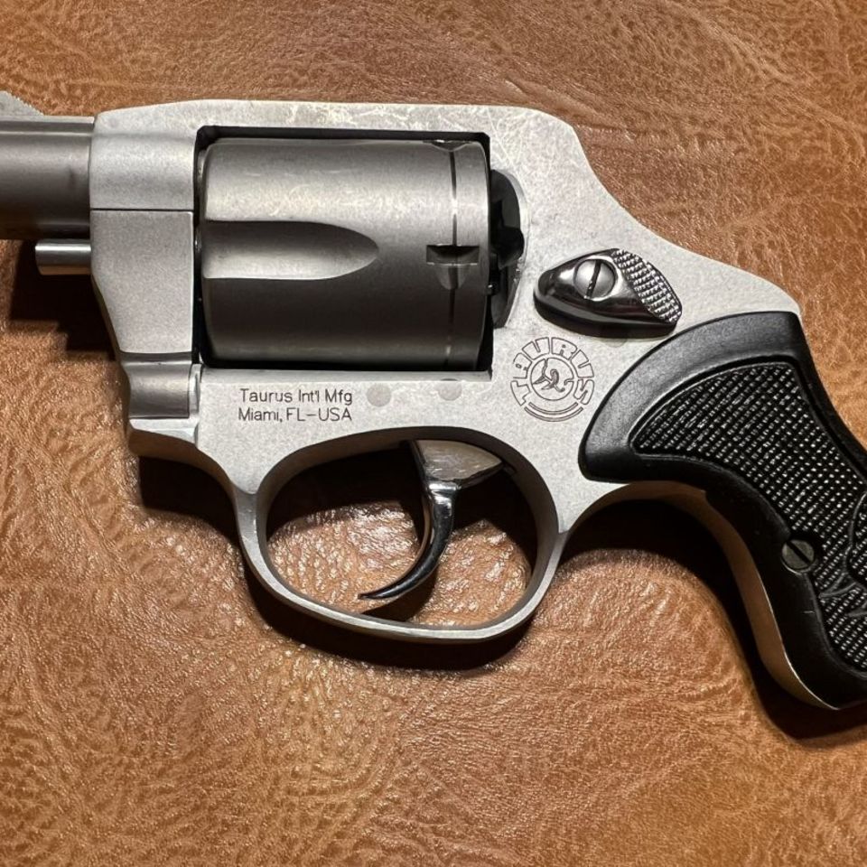 Image 3 - RARE Taurus 85 VIEW 