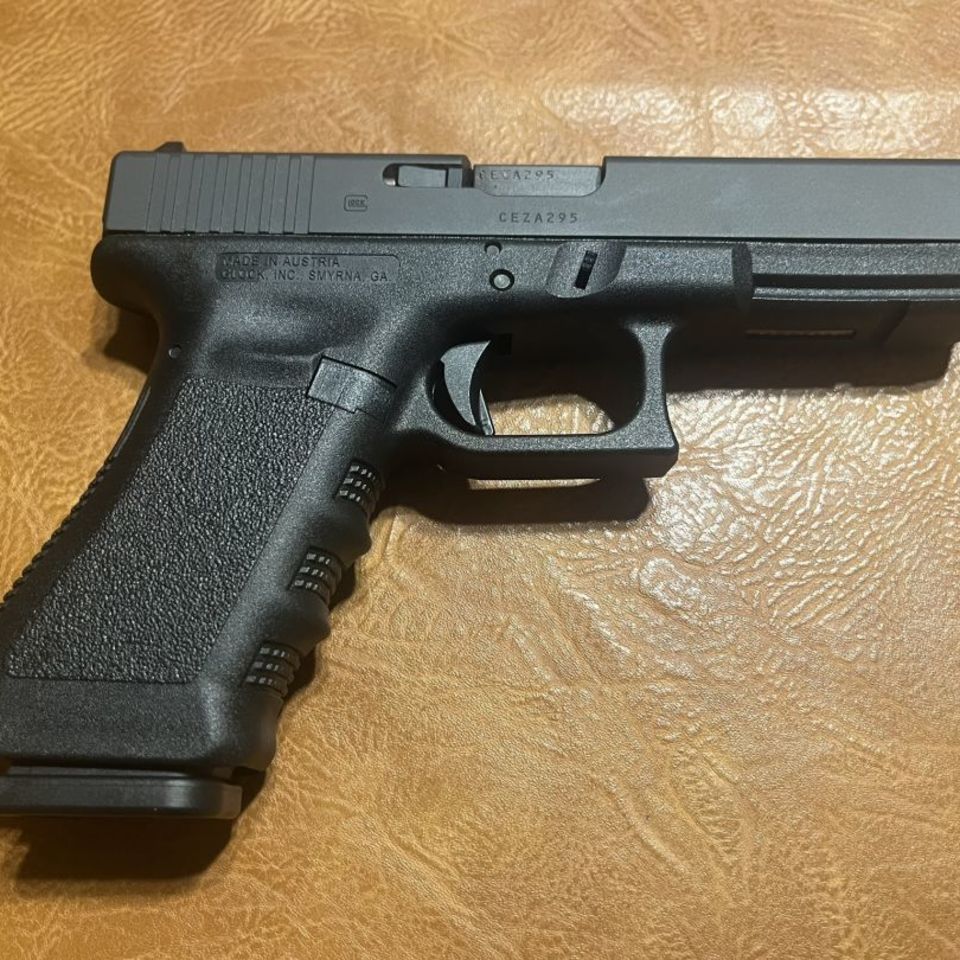 Image 3 - GLOCK 17C G3 BNIB TALO 17+1